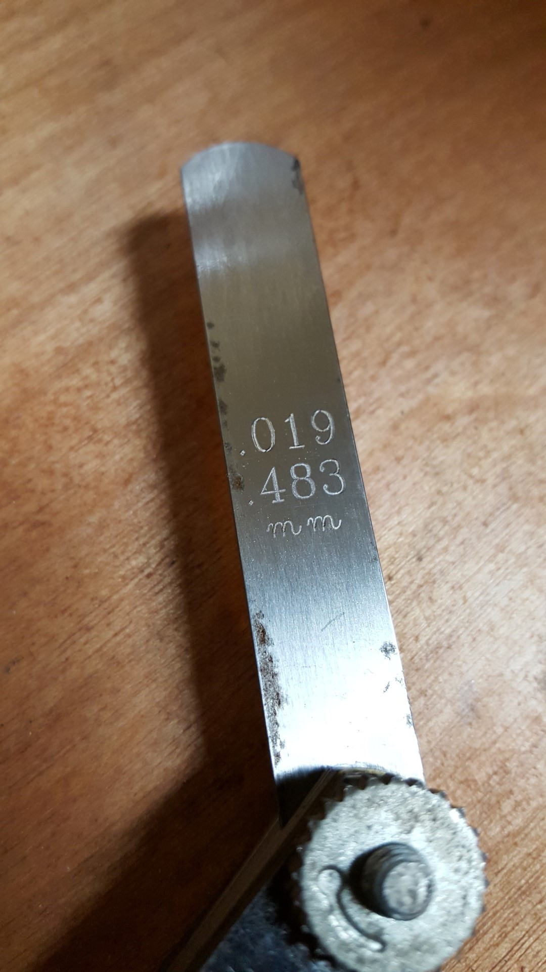 ’66 Volvo B20B valve adjustment Turning a wrench